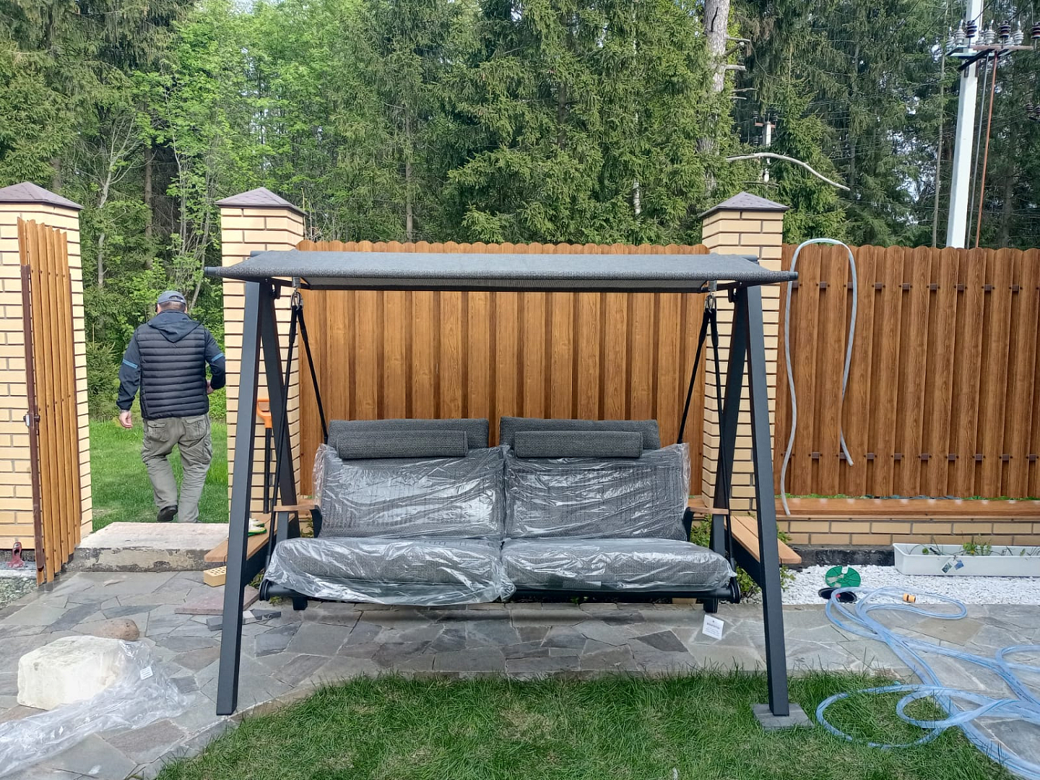 Металлические качели MALMO с ручками из тика